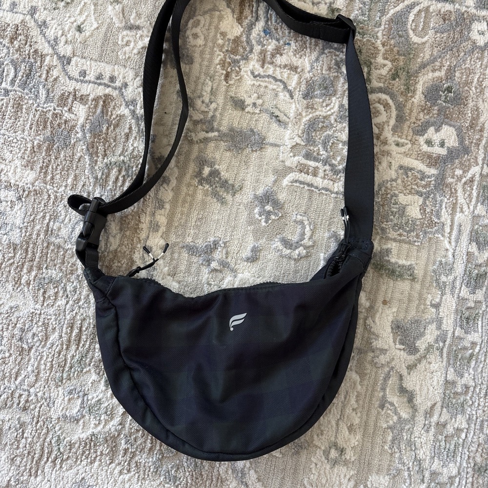 Fabletics Unisex OS Athleisure Minimalist Staple Nylon Outdoors The Sling Bag